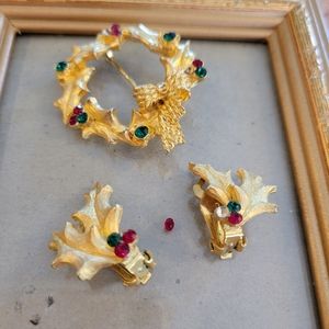 Vintage Mylu Christmas Set ~ Brooch & Clip-On Earrings Wreath & Holly (FLAWS)